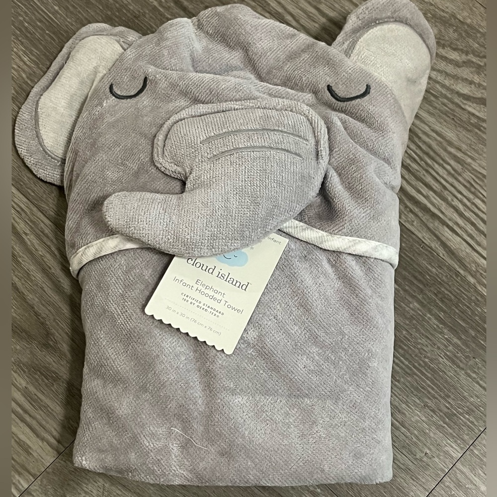 NWT Cloud Island Hooded Towel